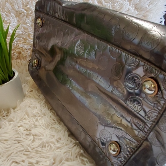 Michael Kors Handbag - Picture 6 of 7